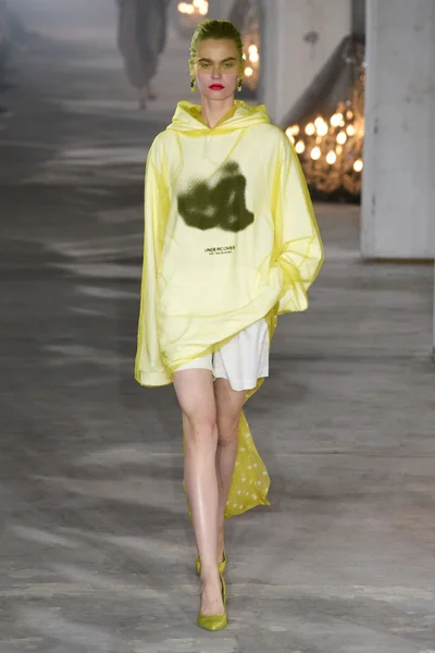 Look 18